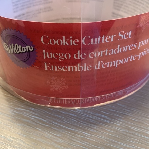 Wilton 18 piece cookie cutter set so clean I don’t think they were ever used - Picture 2 of 4
